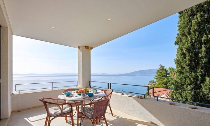 Kitries Villa | R 3037 Villa Everhard WITH Fireplace, Sea view & Soundproof Windows.