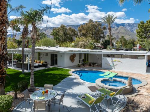 Racquet Club Estates Villa | R & R Rendezvous by ACME House Company
