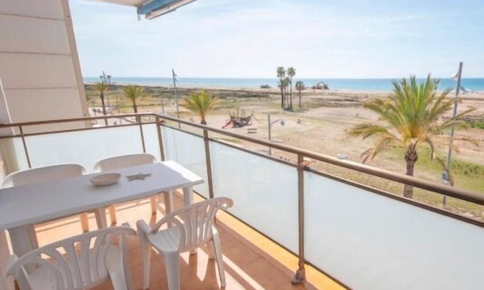 Comarruga Apartment | R155 Beachfrontapartment 3