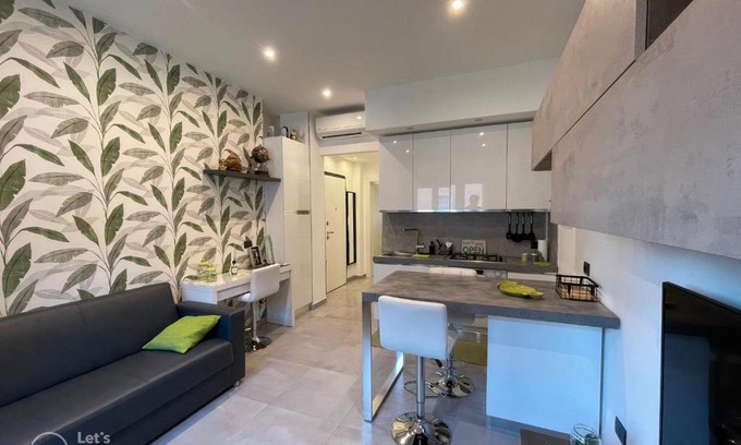 Affori Apartment | R39 Modern Apartment with Private Parking