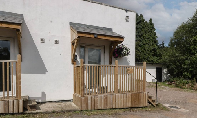 Blakeney Cottage | RABBITS WARREN, pet friendly, with a garden in Blakeney