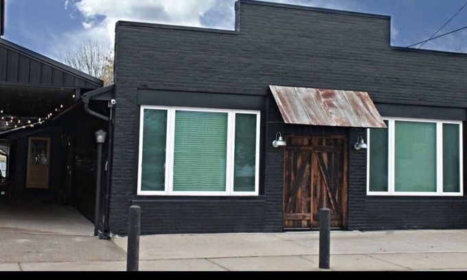 Glasgow House | Race Street Retreat located just 15 minutes from Mammoth Cave