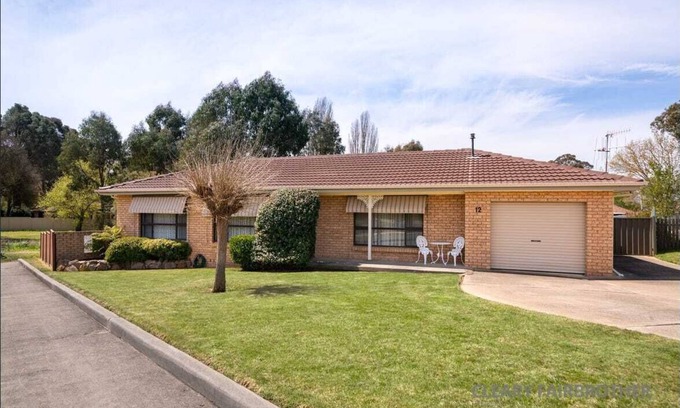 South Bathurst House | 🏁 Racetrack – Charming Family Home Near Mount Panorama