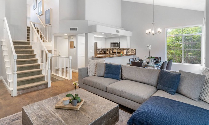 Westside Costa Mesa House | Radiant home near the ocean with hot tub, private yard, deck, patio, & fireplace
