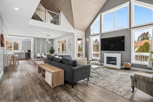 East Kootenay House | Radiant Retreat -Spacious Home - Heart of Radium!