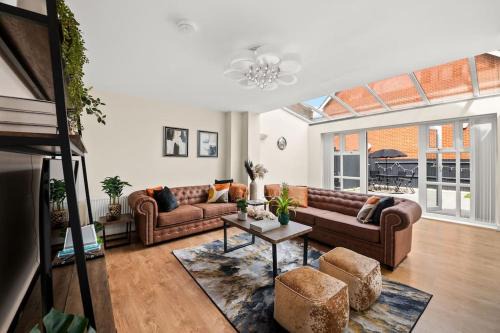 Slough House | Radiant Retreat Ideal for LegoLand, Windsor, & LHR