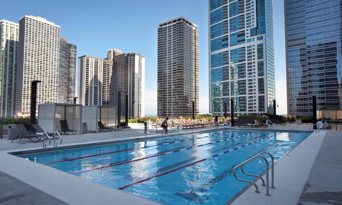 Lakeshore East Hotel | Radisson Blu Aqua Hotel Chicago