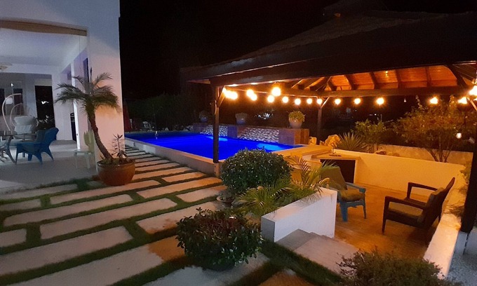 Whitehouse Bed & Breakfast | Rafjam West
