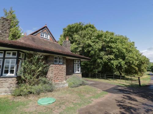 Monmouth House | Raglan Lodge
