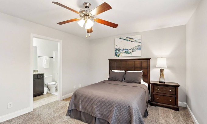 Clarksville Apartment | Railton - B6 I Townhome I Driveway