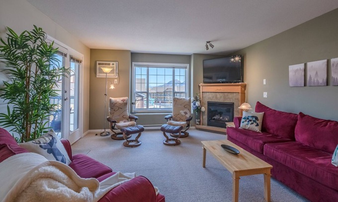 Okanagan-Similkameen Condo | Railway Lane - Beach Access and View - Private Quiet Setting!