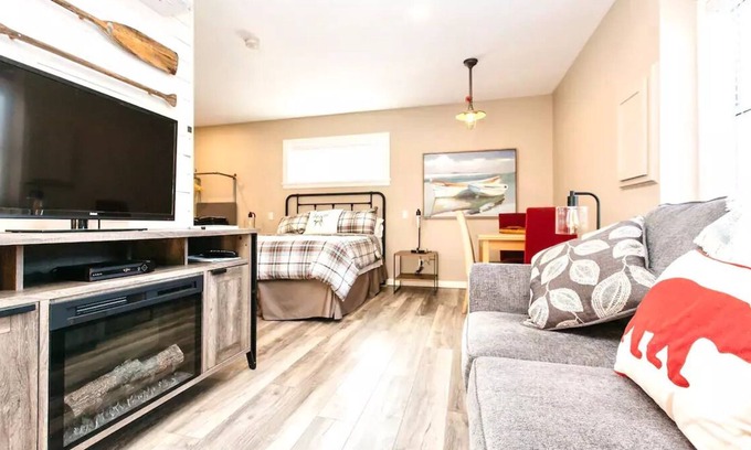 Shawnigan Lake Apartment | Rain Coast Retreat at Shawnigan Lake