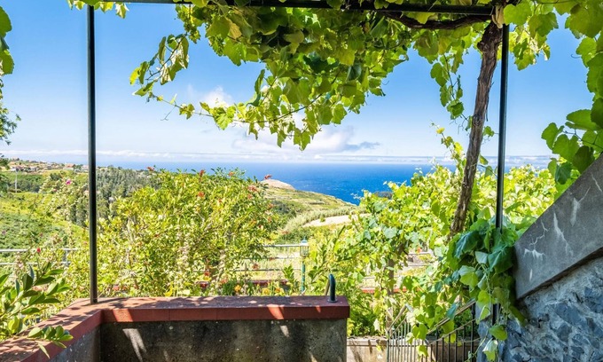 Lombada Velha House | Rainbow Cottage by Madeira Sun Travel