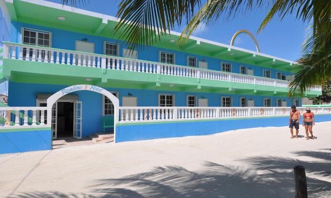 Caye Caulker Hotel | Rainbow Hotel
