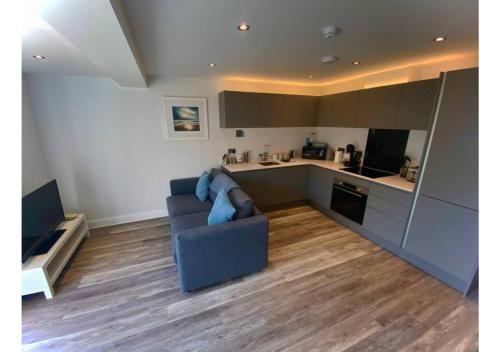 Totnes Apartment | Rainbow View - Modern, central 1-bed flat, free on-site parking