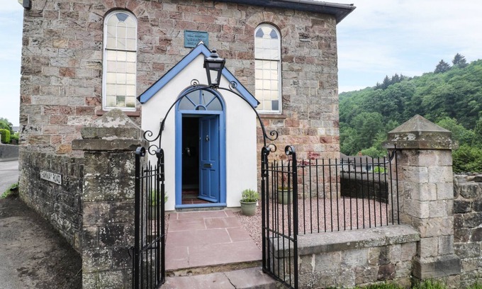 Cinderford Cottage | RAINFOREST CHAPEL, pet friendly, with a garden in Ruspidge