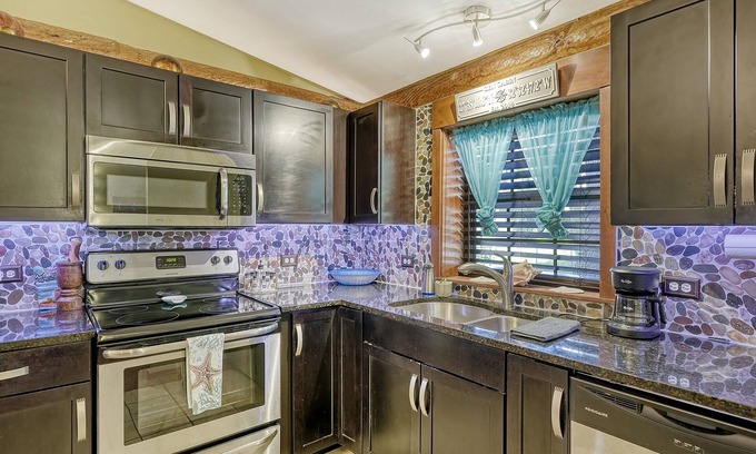 Palmetto Cabin | Rainforest Shower, Fireplace, Grill, Private Yard. No Cleaning Fee!