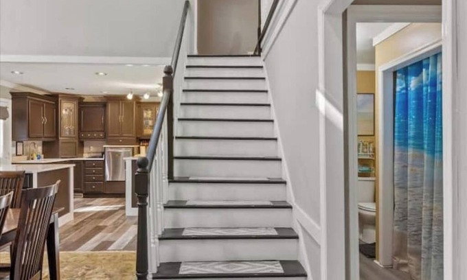 Raleigh House | Raleigh Oasis: City Convenience Meets Country Calm