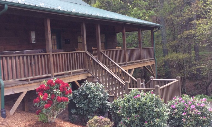 Boone Cabin | Ralph's Place 6 Min to Downtown Immaculately Kept