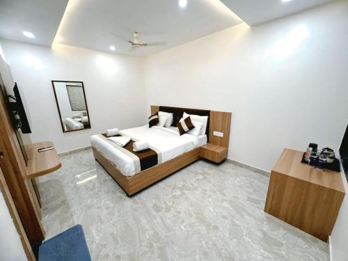 Faizabad Apartment | Ram Sevak Hotel By Nandan