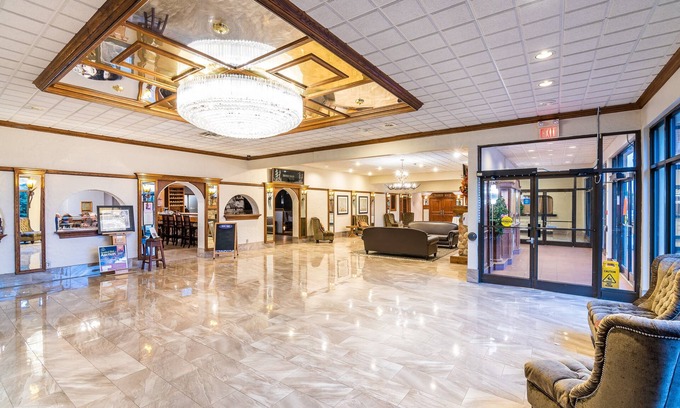 Thunder Bay Hotel | Ramada by Wyndham Thunder Bay Airlane Hotel