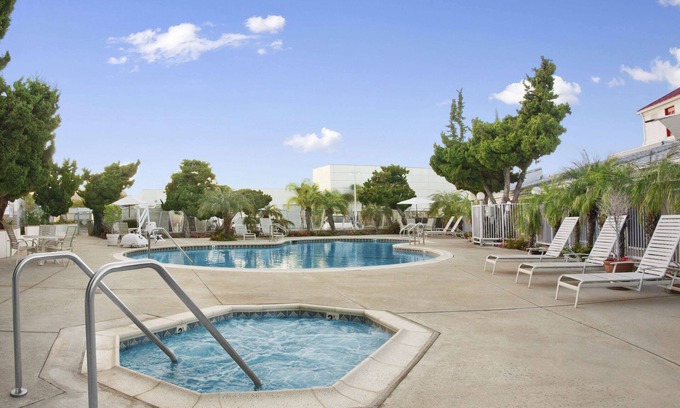 Torrance Hotel | Ramada by Wyndham Torrance