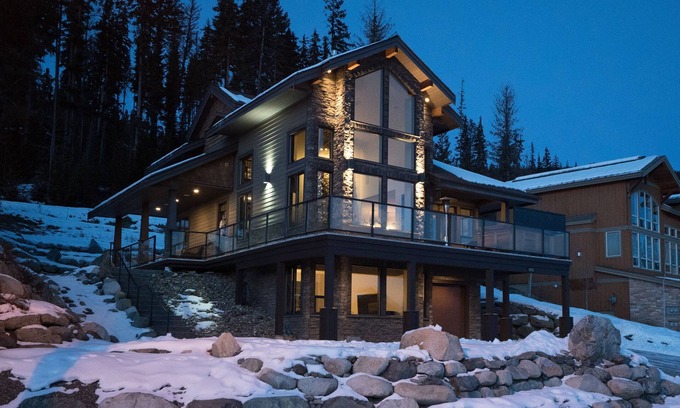 Sundance Estates House | Rambler Ridge Luxury Retreat (Ski In/Ski Out)