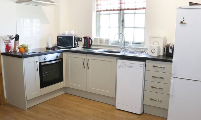 Newtown Cottage | RAMBLERS, pet friendly, character holiday cottage in Kerry
