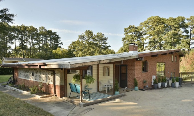 Southwest Raleigh House | Rambling Raleigh | Central | Golf | <3mi to NCSU + Downtown | Large Unique Space