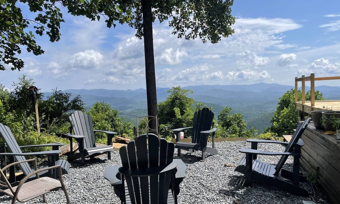 Bostic House | Rambling Rose Creekside Retreat near Asheville and Lake Lure
