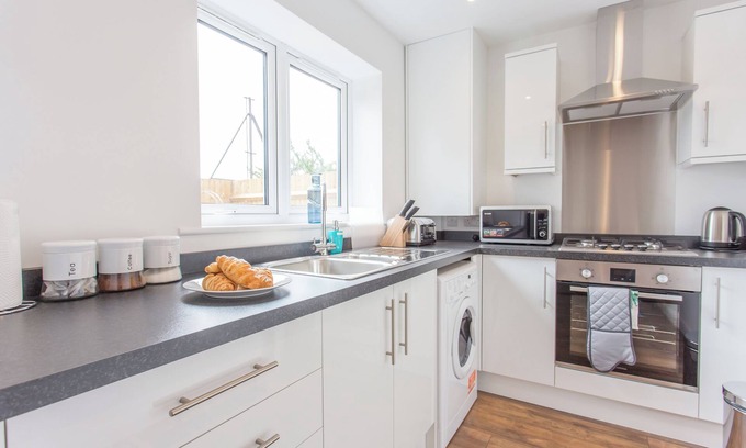 Cowley Apartment | Rana Ct 2 (Tolkien Suite) | 1 Bed Ground Floor Apt.