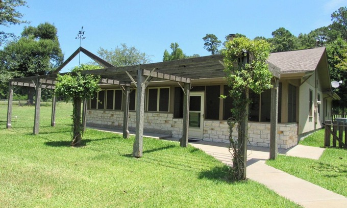 Polk County House | Ranch home situated on 48 acres with a beautiful pond