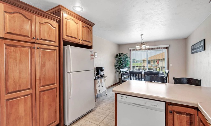 De Pere House | Ranch Modern Duplex 3BR Home in Green Bay, Sleeps 8