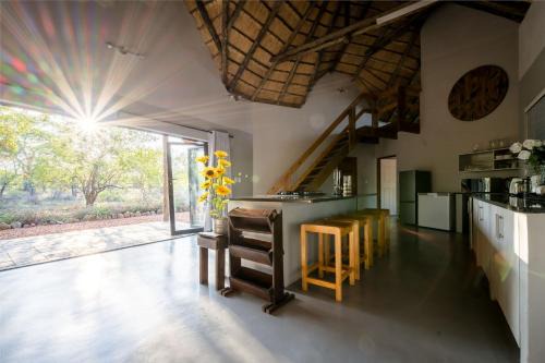 Hoedspruit Villa | Raptors Luxury Farmhouse