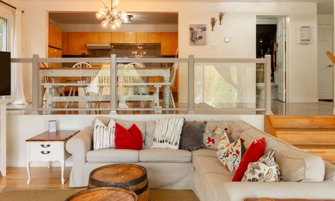Prince Edward House | Rare 6 bedroom Gem in Picton