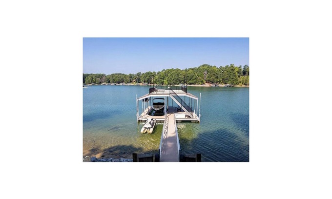 Buford House | RARE EASY ACCESS PRIVATE FLOATING DOCK 4 BED ROOM HOME!