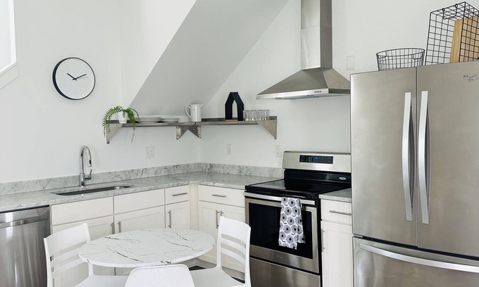 Chestnut Hill House | RARE FIND - 1 Bed 2 Bath Modern Private Oversized Garage City Skyline Views
