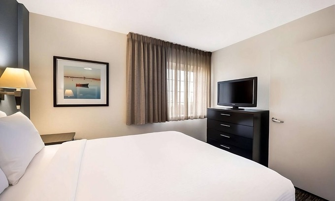 Warren Apartment | Rare Find! 3 Pet-Friendly Units, Fully Equipped Kitchen, Onsite Parking!