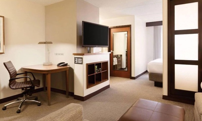 Austin Hotel | Rare Find! THREE Contemporary Units, Swimming Pool, Pet-friendly, Free Parking!