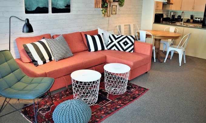 North Glenmore Condo | RARE PET FRIENDLY-2 BR Condo, short drive to DT Kelowna!