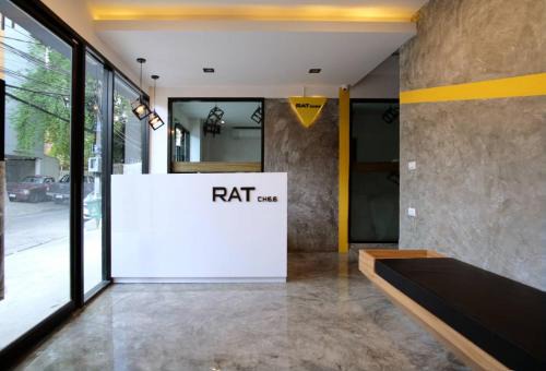 Ratchadaphisek Hotel | Ratch66 Huai Khwang MRT