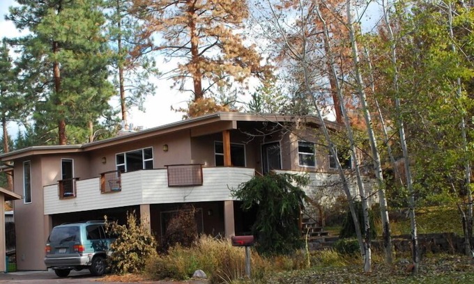 Lower Rattlesnake Apartment | Rattlesnake- Secluded Greenough Park studio