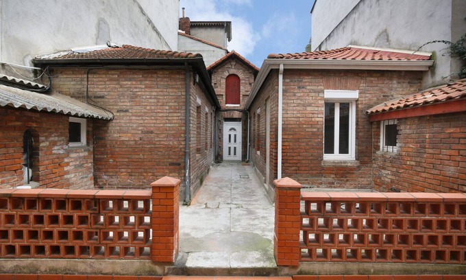 Cote Pavee Apartment | Ravissant Appartement Dans une Chartreuse