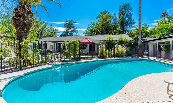 South Medlock Place House | RazInn Central Phoenix