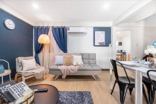 Chom Phon House | RB7 Chatuchak House, Netflix, HighSpeedNet, Metro