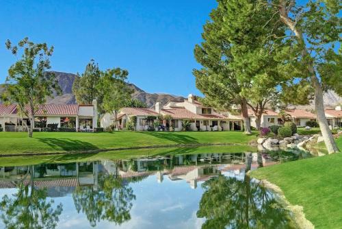 Rancho Mirage House | RC942 - Racquet Retreat - Meredith Lodging