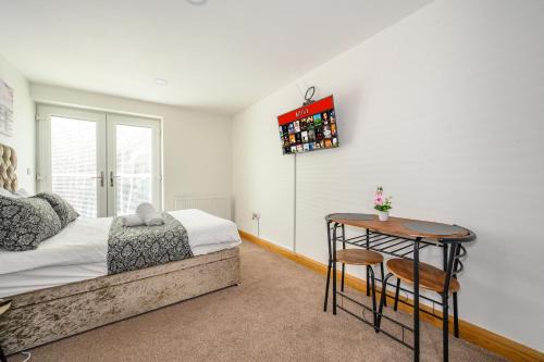 Batley House | -RE7B- For your relaxed and Cosy stay with Free WiFi