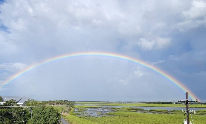 Folly Beach Condo | Ready for the Beach & Sunset Views!nPaddleboarding, Nature, Shopping & Seafood