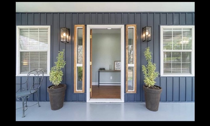 La Follette Apartment | Ready, Set, Reconnect! ©