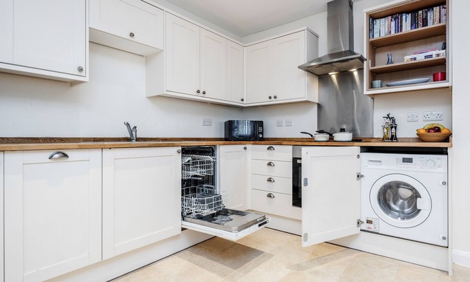 Watford Apartment | Real - Queens Serviced Apartments